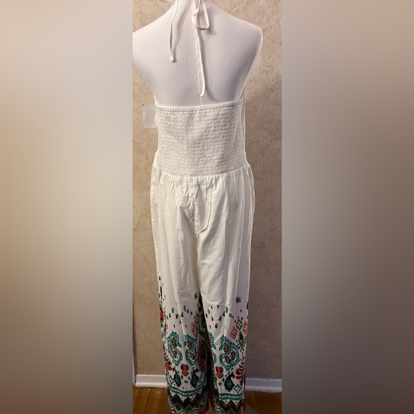 Venus Linen Halter Jumpsuit - Picture 4 of 9
